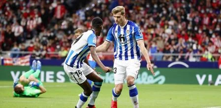Isak y Sorloth celebran el tanto del noruego en el Wanda Metropolitano