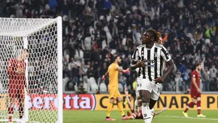 Foto LaPresse - Fabio Ferrari
17 Ottobre 2021 Torino, Italia
Sport
Calcio
Juventus Fc vs AS Roma - Campionato di calcio Serie A TIM 2021/2022 - Allianz Stadium.
Nella foto:Moise Kean (Juventus F.C.); esulta dopo rete 1-0
Photo LaPresse - Fabio Ferrari
October 17, 2021 Turin, Italy
sport
soccer
Juventus Fc vs AS Roma - Italian Football Championship League A TIM 2021/2022 - Allianz Stadium.
In the pic:Moise Kean (Juventus F.C.); celebrates after gol 1-0