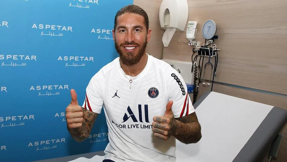 Sergio Ramos, durante su revisión médica con el Paris Saint Germain.